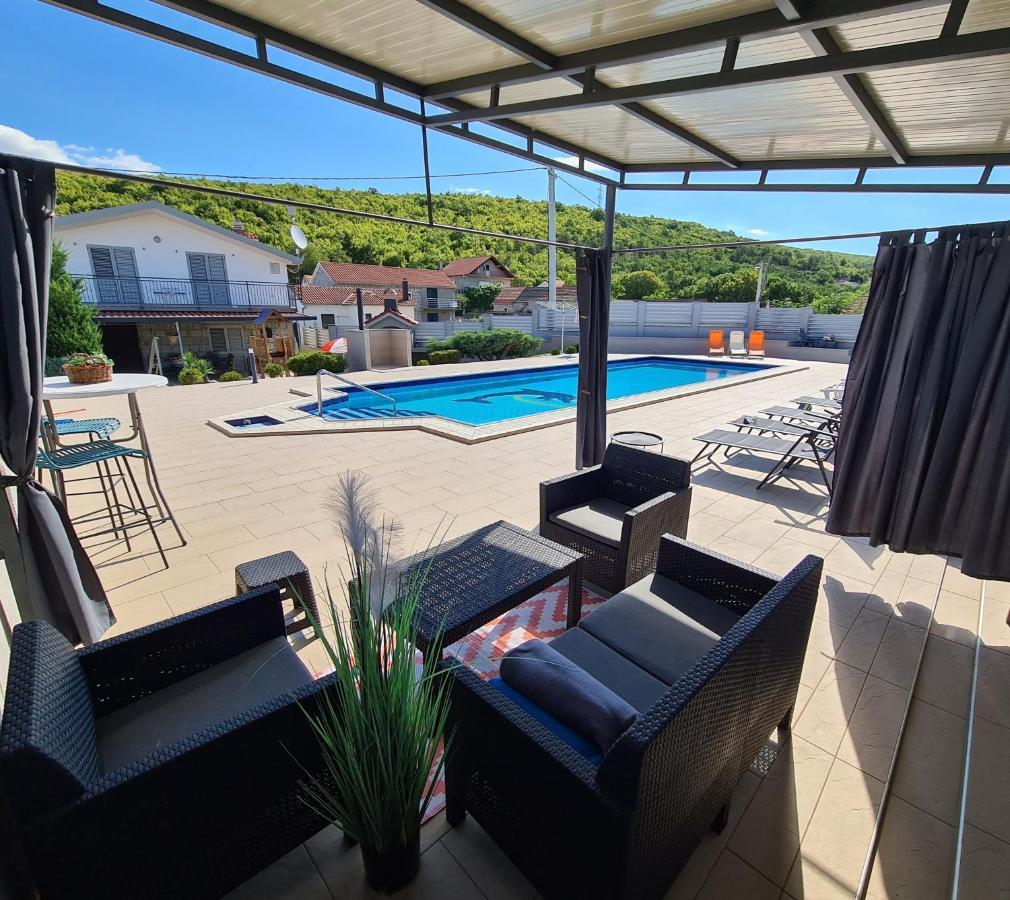 Spacious Villa For 10 With A Big Private Pool Trilj Exterior photo