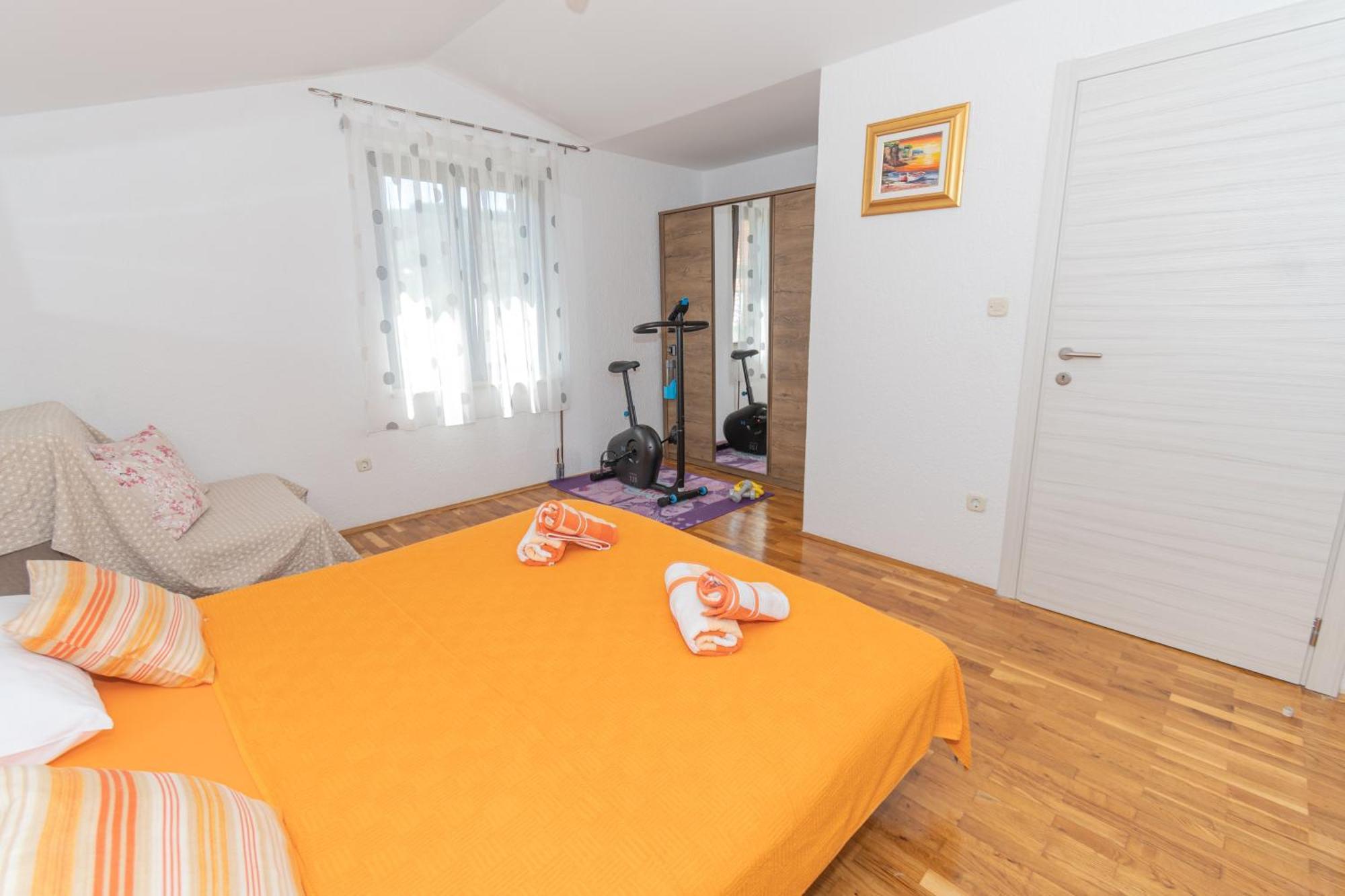 Spacious Villa For 10 With A Big Private Pool Trilj Exterior photo