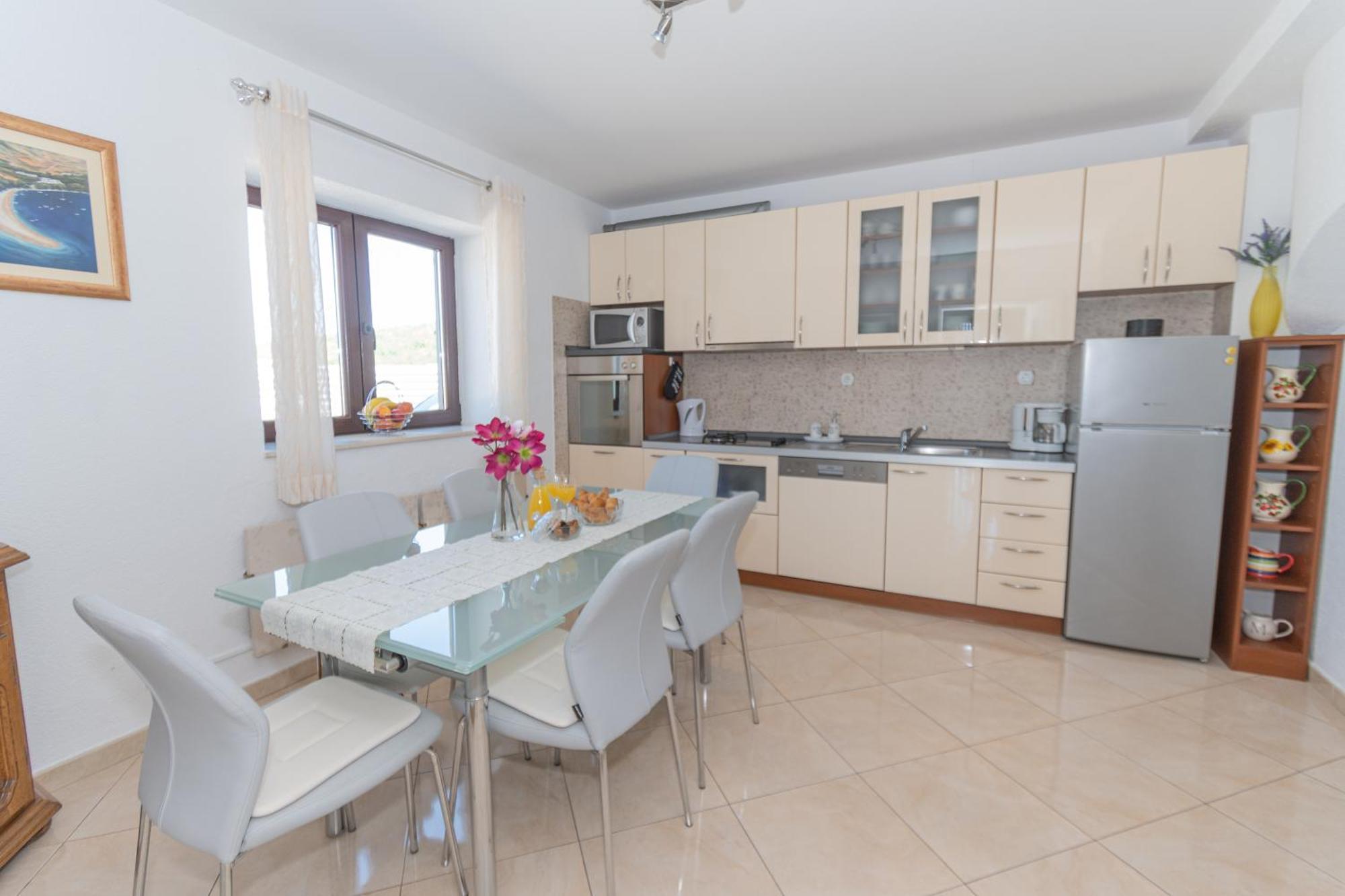Spacious Villa For 10 With A Big Private Pool Trilj Exterior photo